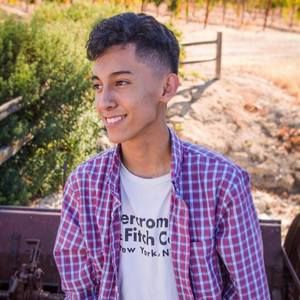 Meet your Posher, Javi